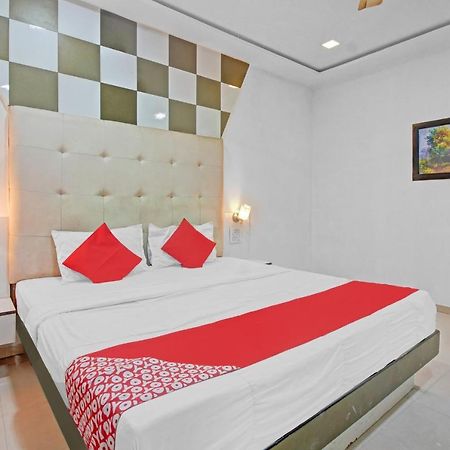Flagship 83490 Hotel Bently Palace Mumbai Exterior photo