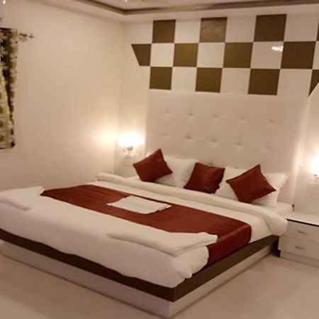 Flagship 83490 Hotel Bently Palace Mumbai Exterior photo