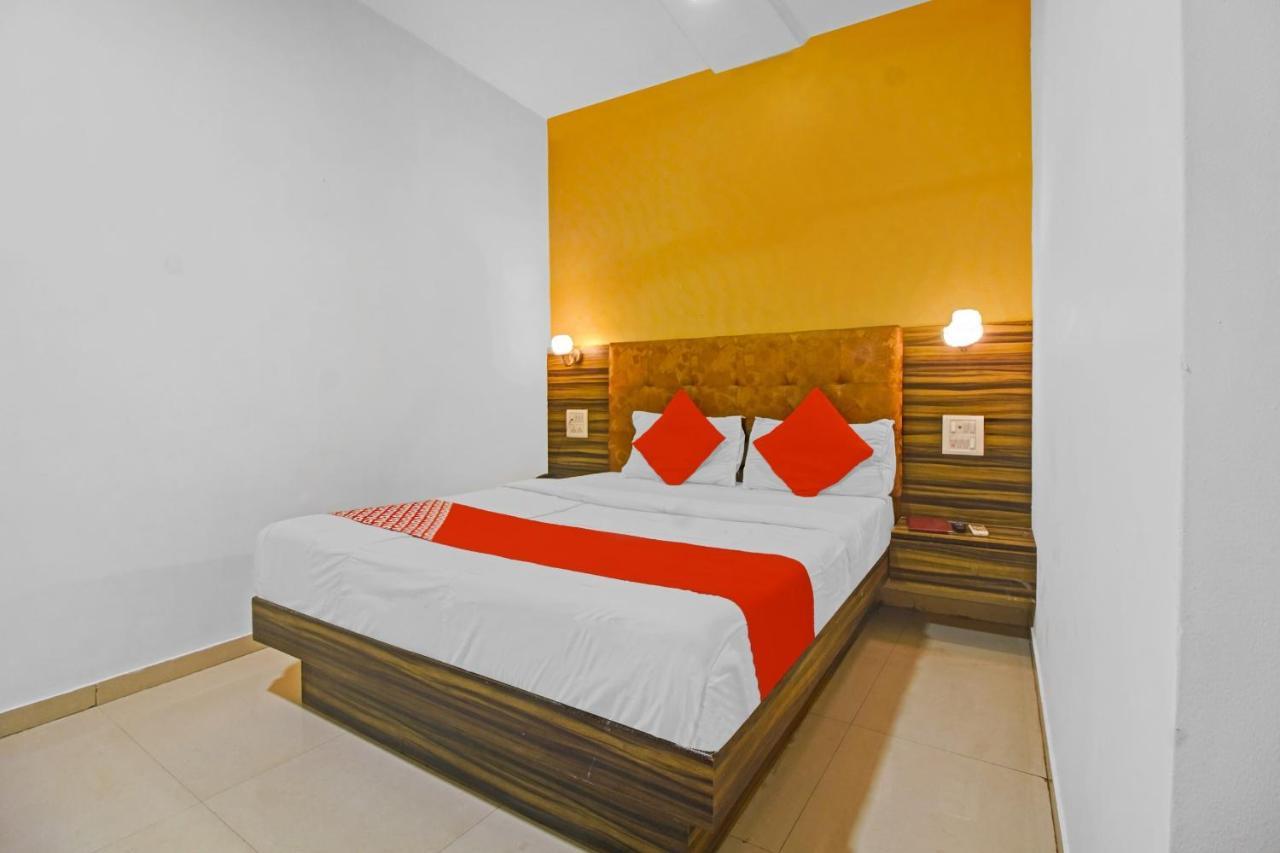 Flagship 83490 Hotel Bently Palace Mumbai Exterior photo