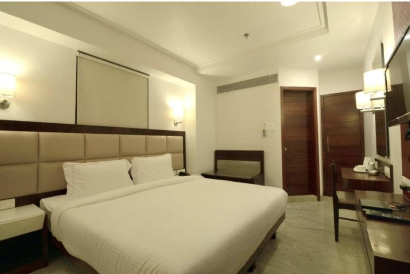 Flagship 83490 Hotel Bently Palace Mumbai Exterior photo