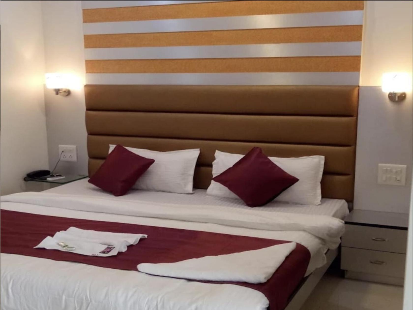 Flagship 83490 Hotel Bently Palace Mumbai Exterior photo