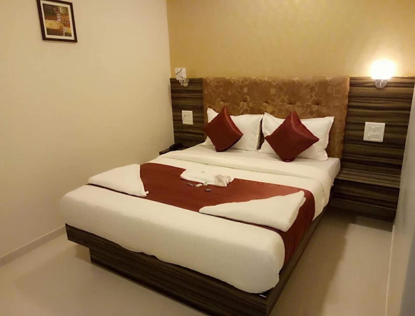 Flagship 83490 Hotel Bently Palace Mumbai Exterior photo