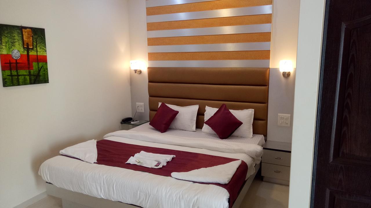 Flagship 83490 Hotel Bently Palace Mumbai Exterior photo